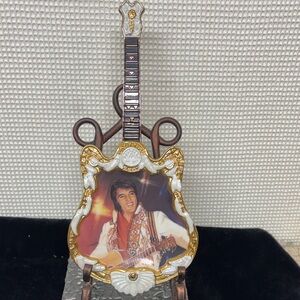 Elvis Presley commemorative  plate